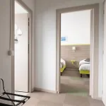 Contact O'nice Hotel 2*