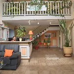 Hotel Contact O'nice 2*
