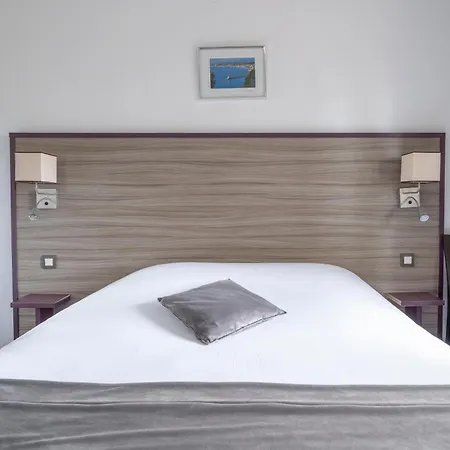 Contact O'nice 2* Saintes