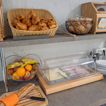 Contact O'nice Hotel 2*