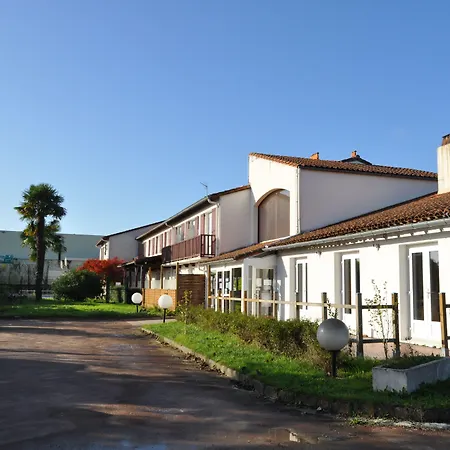 Contact O'nice 2* Saintes