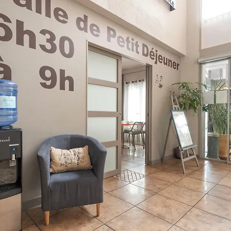 Hotel Contact O'nice 3*
