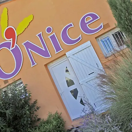 Contact O'nice 2* Saintes